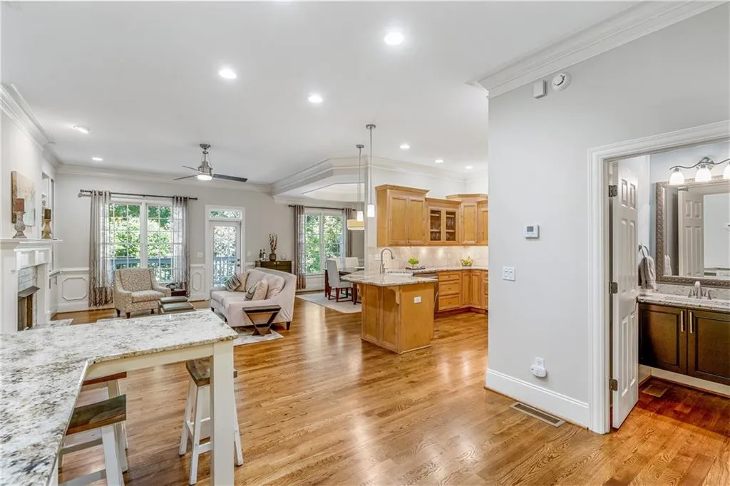 5492 Glenridge Drive Unit 532, Atlanta, Georgia 30342, 3 Bedrooms Bedrooms, ,3 BathroomsBathrooms,Residential,Sold,5492 Glenridge Drive Unit 532,7142886