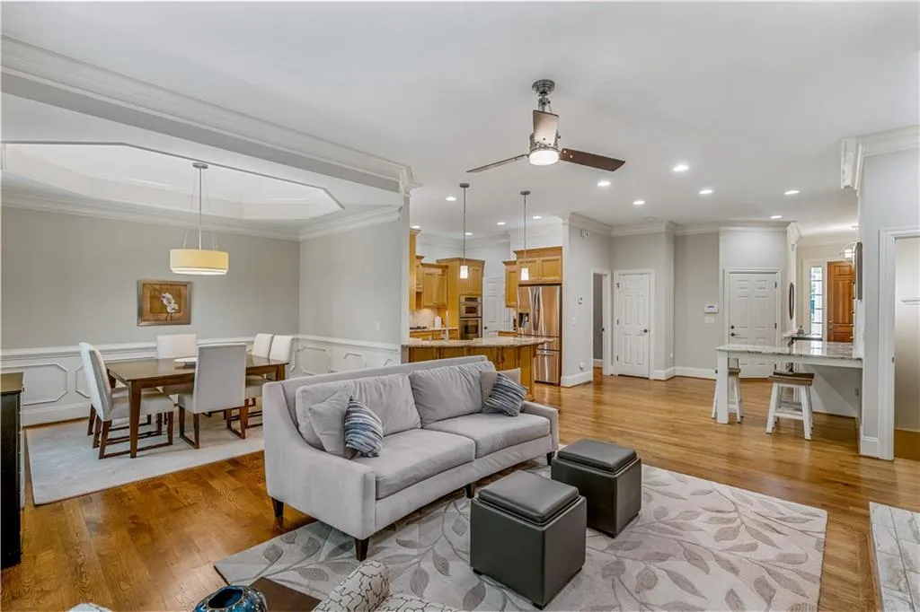 5492 Glenridge Drive Unit 532, Atlanta, Georgia 30342, 3 Bedrooms Bedrooms, ,3 BathroomsBathrooms,Residential,Sold,5492 Glenridge Drive Unit 532,7142886