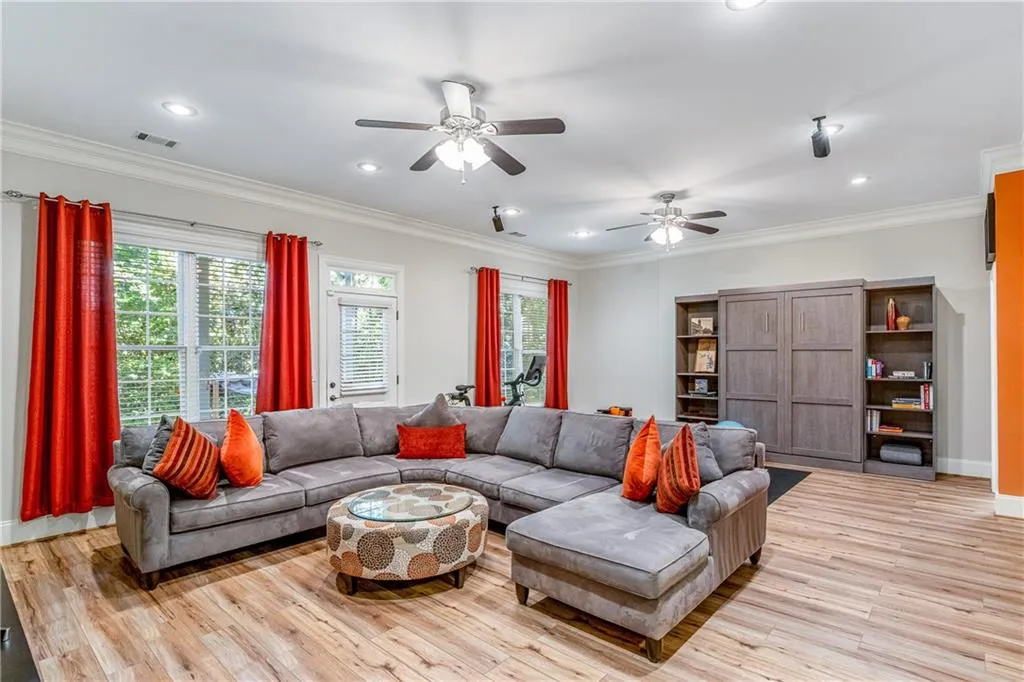 5492 Glenridge Drive Unit 532, Atlanta, Georgia 30342, 3 Bedrooms Bedrooms, ,3 BathroomsBathrooms,Residential,Sold,5492 Glenridge Drive Unit 532,7142886