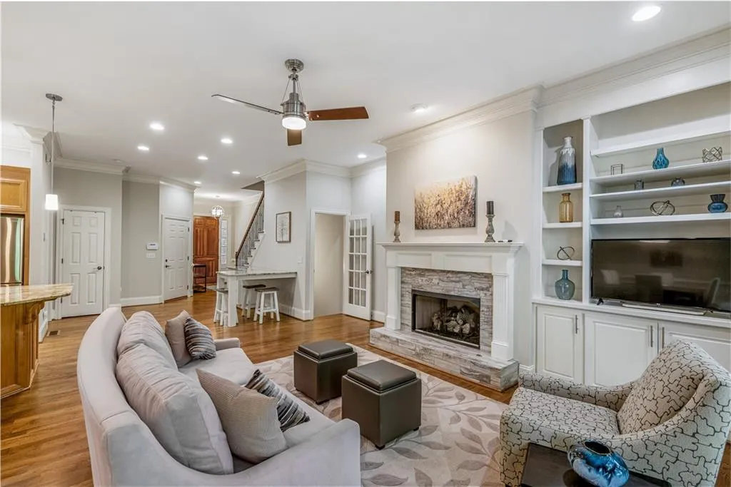 5492 Glenridge Drive Unit 532, Atlanta, Georgia 30342, 3 Bedrooms Bedrooms, ,3 BathroomsBathrooms,Residential,Sold,5492 Glenridge Drive Unit 532,7142886