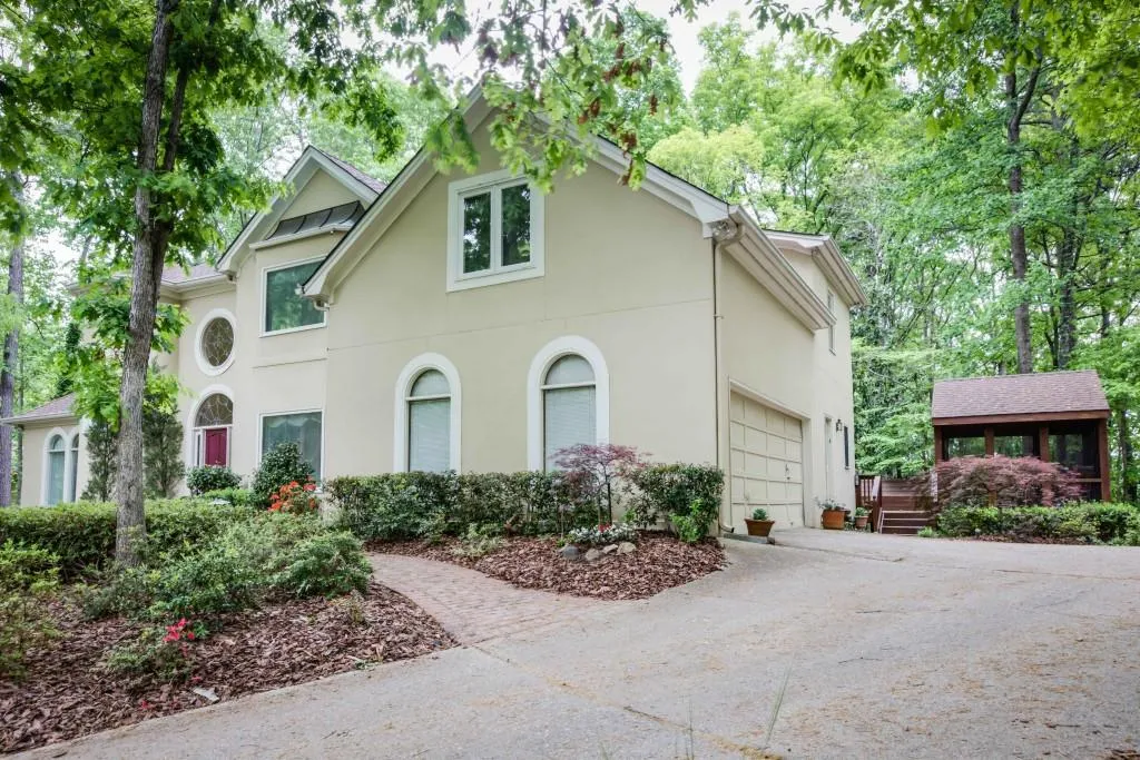 5750 Heards Forest Drive, Atlanta, Georgia 30328, 6 Bedrooms Bedrooms, ,4 BathroomsBathrooms,Residential,Sold,5750 Heards Forest Drive,5935851