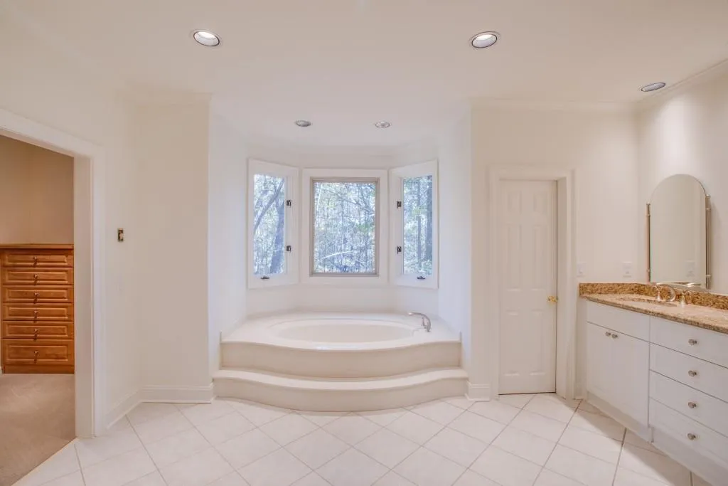 5750 Heards Forest Drive, Atlanta, Georgia 30328, 6 Bedrooms Bedrooms, ,4 BathroomsBathrooms,Residential,Sold,5750 Heards Forest Drive,5935851