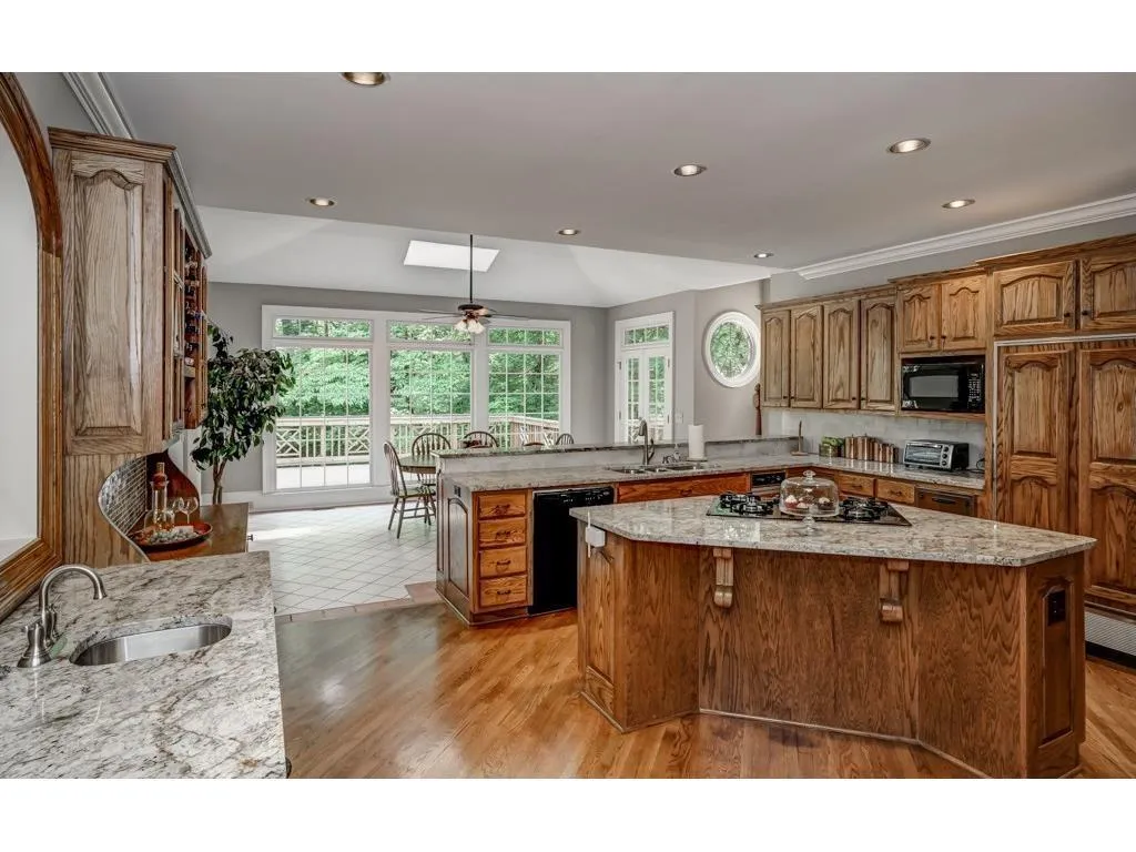 8140 Jett Ferry Road, Sandy Springs, Georgia 30350, 5 Bedrooms Bedrooms, ,5 BathroomsBathrooms,Residential,Sold,8140 Jett Ferry Road,5792953