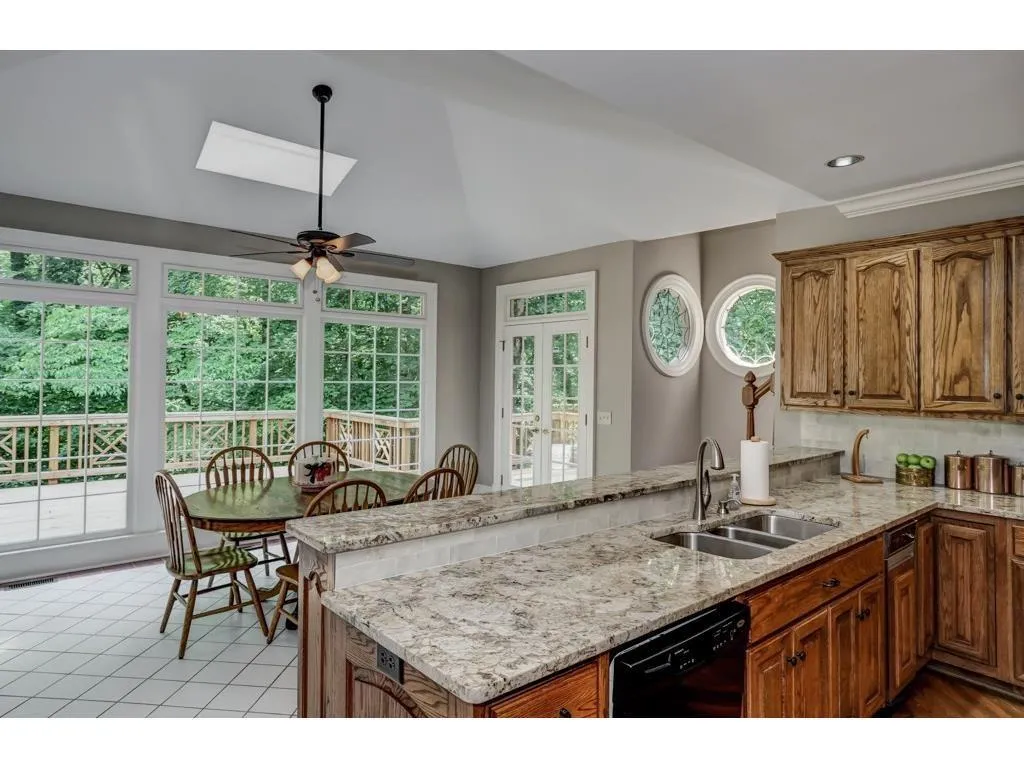 8140 Jett Ferry Road, Sandy Springs, Georgia 30350, 5 Bedrooms Bedrooms, ,5 BathroomsBathrooms,Residential,Sold,8140 Jett Ferry Road,5792953