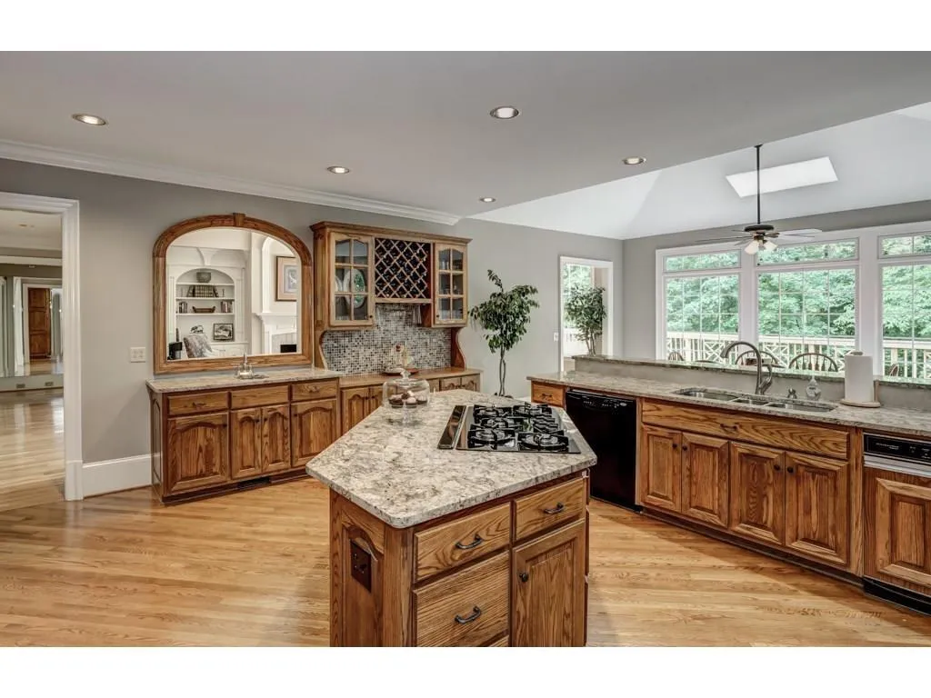 8140 Jett Ferry Road, Sandy Springs, Georgia 30350, 5 Bedrooms Bedrooms, ,5 BathroomsBathrooms,Residential,Sold,8140 Jett Ferry Road,5792953