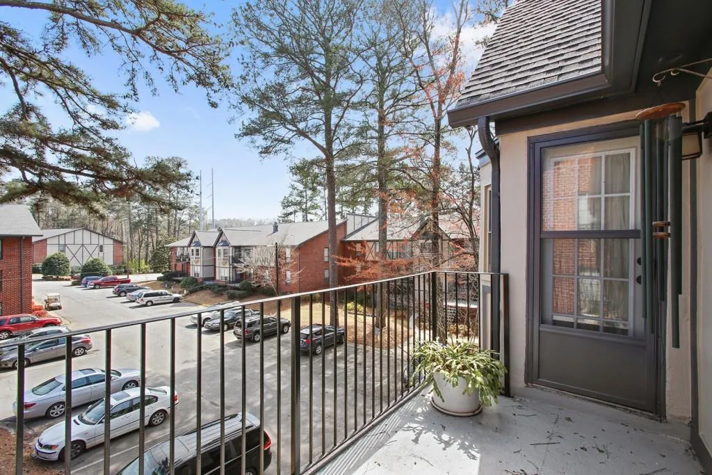 6851 Roswell Road Ne Unit Q8, Atlanta, Georgia 30328, 4 Bedrooms Bedrooms, ,2 BathroomsBathrooms,Residential,Sold,6851 Roswell Road Ne Unit Q8,5981004