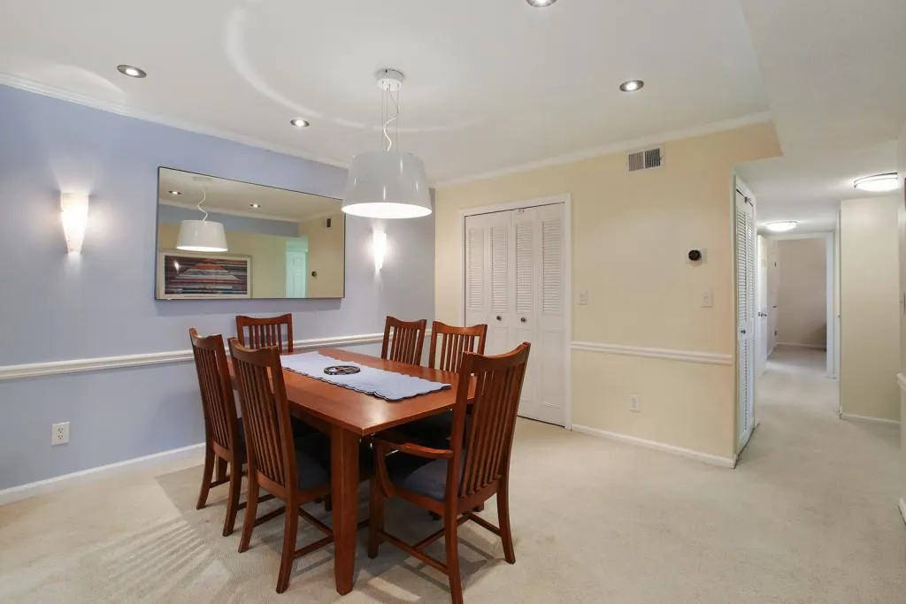 6851 Roswell Road Ne Unit Q8, Atlanta, Georgia 30328, 4 Bedrooms Bedrooms, ,2 BathroomsBathrooms,Residential,Sold,6851 Roswell Road Ne Unit Q8,5981004