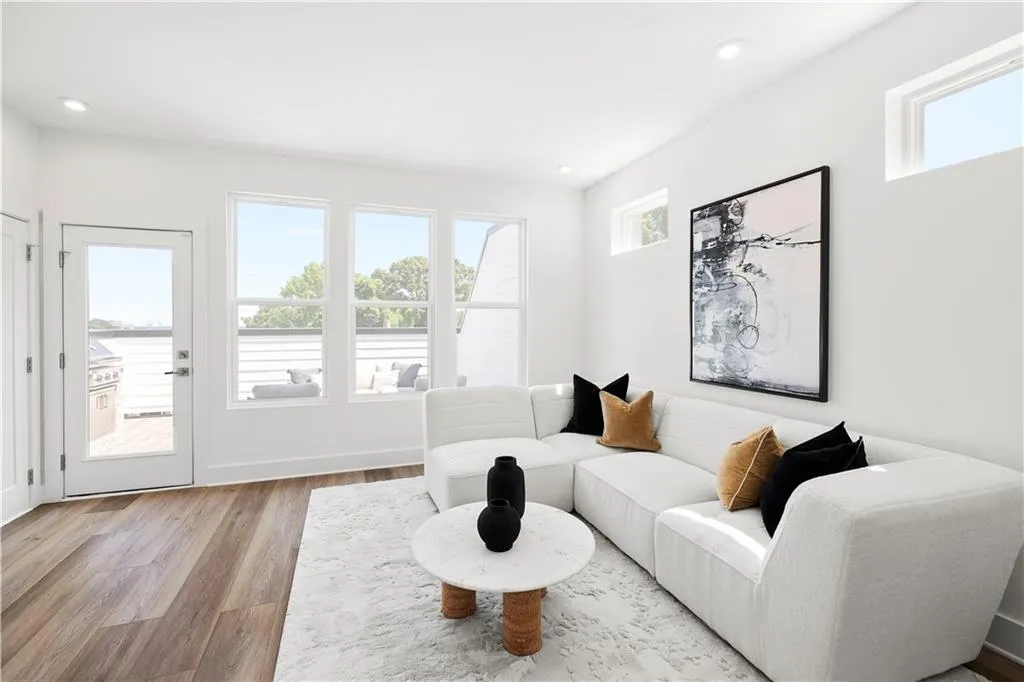 Signature Toll Brothers Designer Appointed Collections, expertly pre-appointed throughout every townhome. * Pictured: "Refined Neutral" Design Collection as pictured in staged Home Site #10