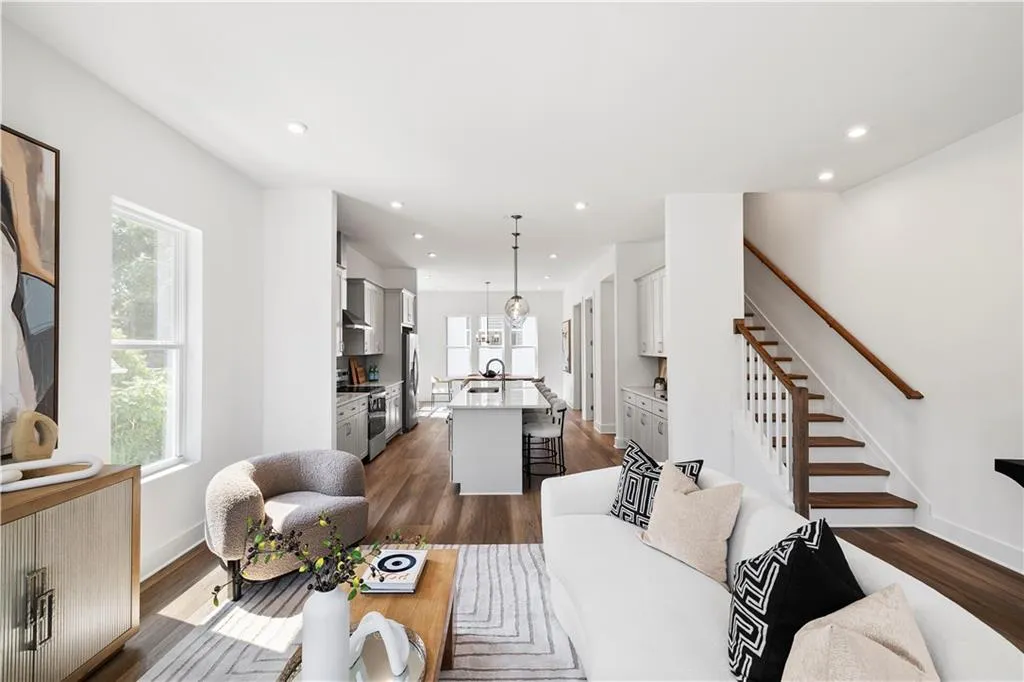 Signature Toll Brothers Designer Appointed Collections, expertly pre-appointed throughout every townhome. * Pictured: "Refined Neutral" Design Collection as pictured in staged Home Site #10