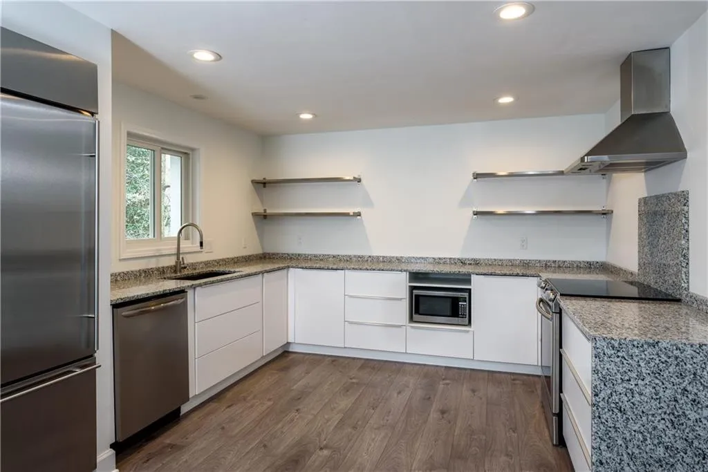 270 Glen Lake Drive, Sandy Springs, Georgia 30327, 5 Bedrooms Bedrooms, ,5 BathroomsBathrooms,Residential,Sold,270 Glen Lake Drive,5942839