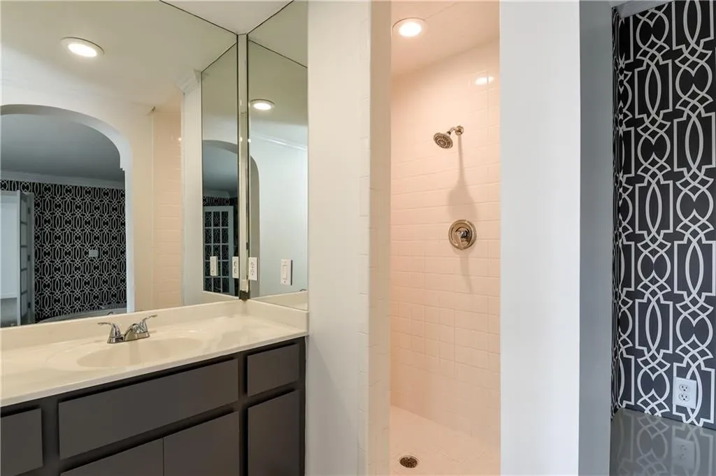 270 Glen Lake Drive, Sandy Springs, Georgia 30327, 5 Bedrooms Bedrooms, ,5 BathroomsBathrooms,Residential,Sold,270 Glen Lake Drive,5942839