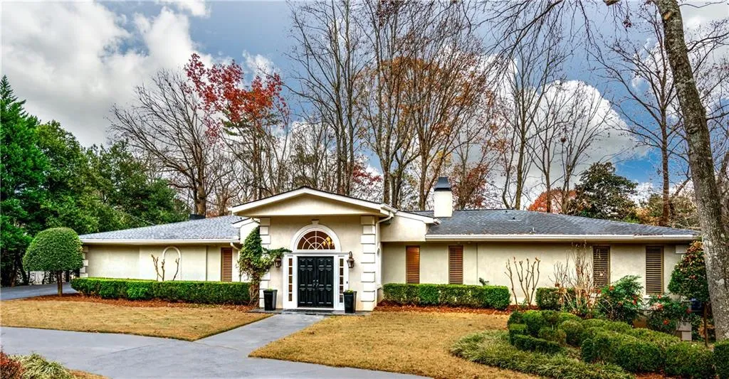 270 Glen Lake Drive, Sandy Springs, Georgia 30327, 5 Bedrooms Bedrooms, ,5 BathroomsBathrooms,Residential,Sold,270 Glen Lake Drive,5942839