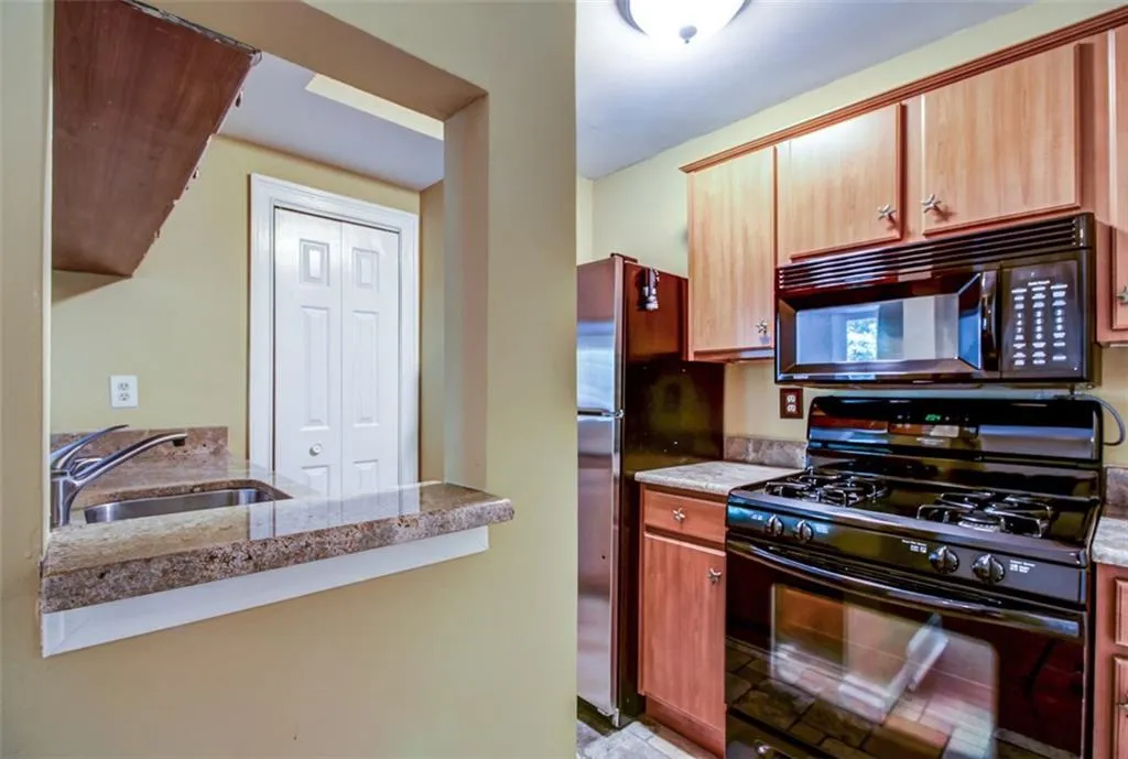 2840 Peachtree Road Nw Unit 501, Atlanta, Georgia 30305, 2 Bedrooms Bedrooms, ,2 BathroomsBathrooms,Residential,Sold,2840 Peachtree Road Nw Unit 501,5724903