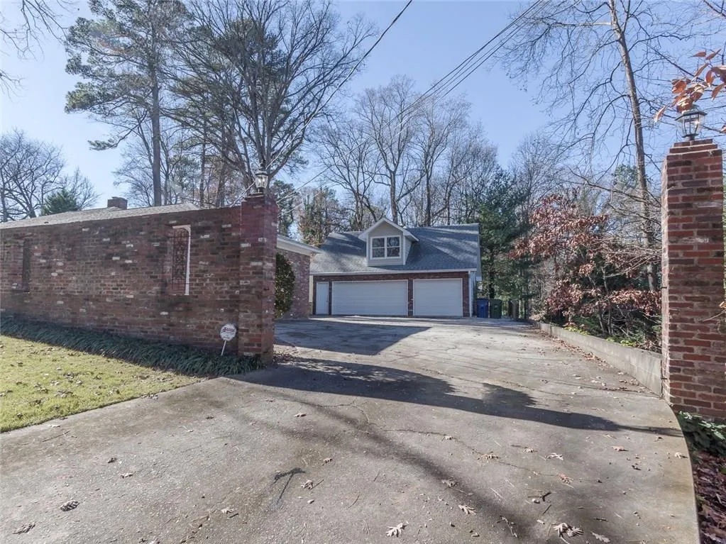 4500 Peachtree Dunwoody Road, Atlanta, Georgia 30342, 5 Bedrooms Bedrooms, ,4 BathroomsBathrooms,Residential,Sold,4500 Peachtree Dunwoody Road,5626732