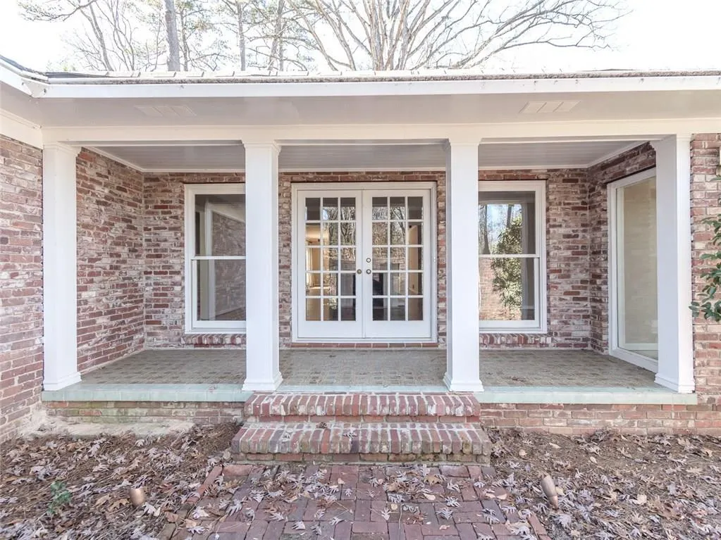 4500 Peachtree Dunwoody Road, Atlanta, Georgia 30342, 5 Bedrooms Bedrooms, ,4 BathroomsBathrooms,Residential,Sold,4500 Peachtree Dunwoody Road,5626732