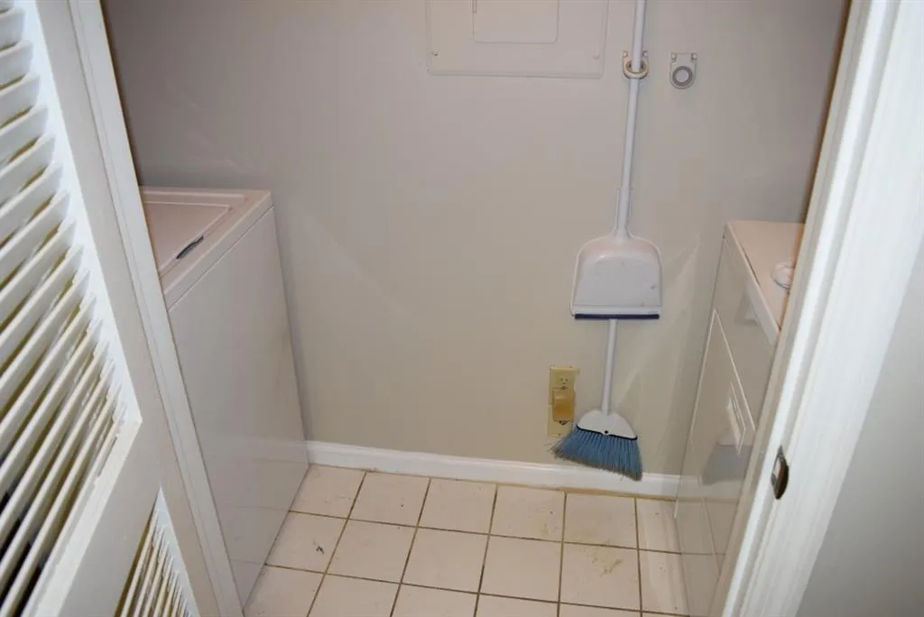 513 Granville Court, Sandy Springs, Georgia 30328, 1 Bedroom Bedrooms, ,1 BathroomBathrooms,Residential,Sold,513 Granville Court,6917367