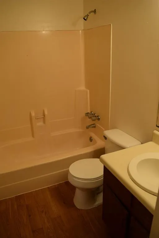 513 Granville Court, Sandy Springs, Georgia 30328, 1 Bedroom Bedrooms, ,1 BathroomBathrooms,Residential,Sold,513 Granville Court,6917367