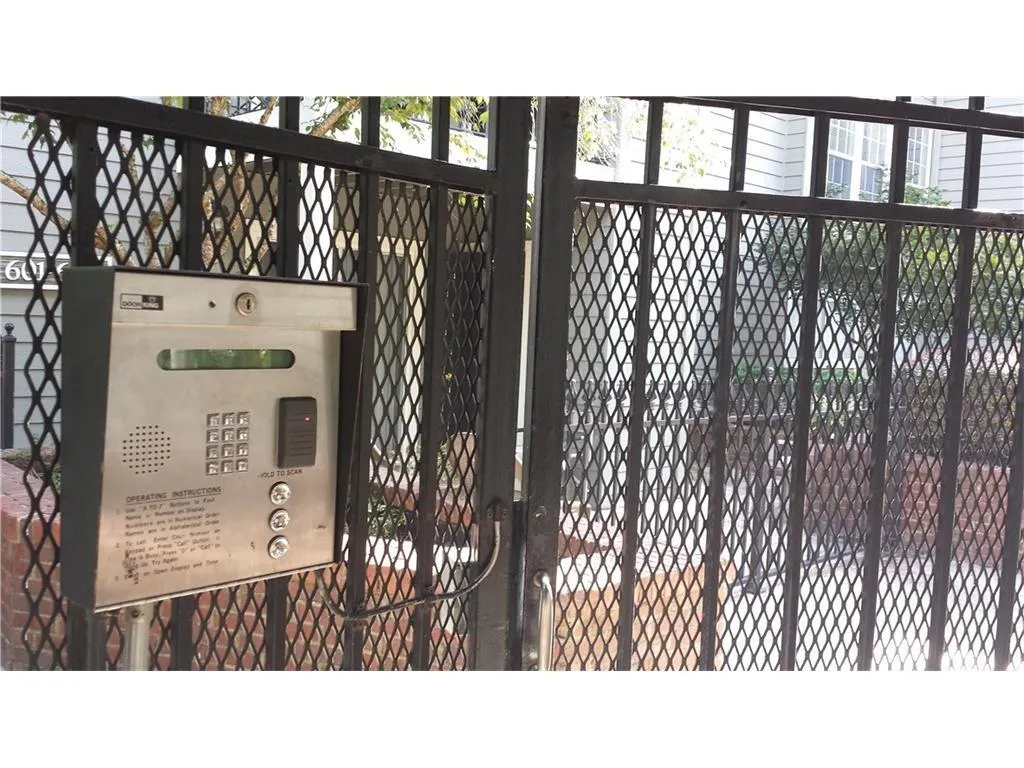 513 Granville Court, Sandy Springs, Georgia 30328, 1 Bedroom Bedrooms, ,1 BathroomBathrooms,Residential,Sold,513 Granville Court,6917367