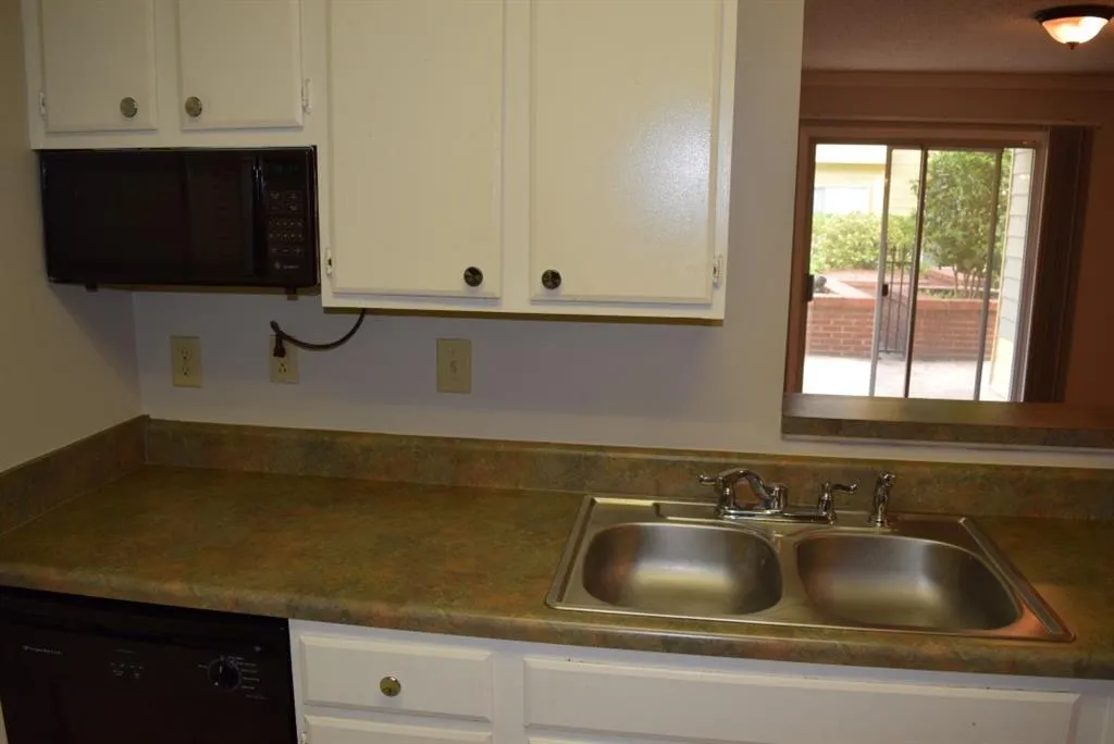 513 Granville Court, Sandy Springs, Georgia 30328, 1 Bedroom Bedrooms, ,1 BathroomBathrooms,Residential,Sold,513 Granville Court,6917367