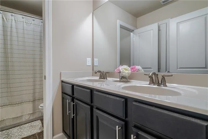 7595 Stoneridge Drive, Sandy Springs, Georgia 30328, 3 Bedrooms Bedrooms, ,2 BathroomsBathrooms,Residential,Sold,7595 Stoneridge Drive,6087198