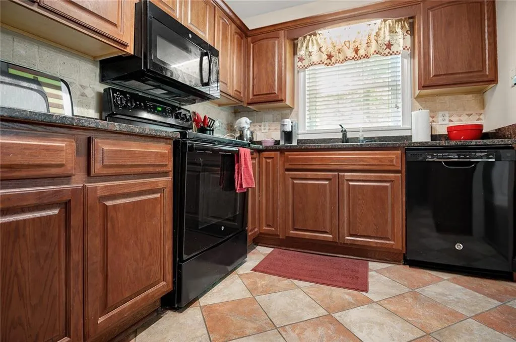 7500 Roswell Road Unit 50, Sandy Springs, Georgia 30350, 3 Bedrooms Bedrooms, ,2 BathroomsBathrooms,Residential,Sold,7500 Roswell Road Unit 50,6871709