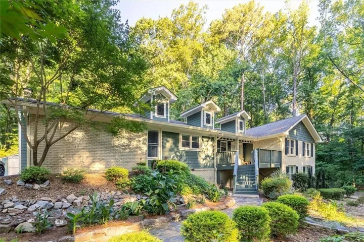 2210 Rosser Place, Smoke Rise, Georgia 30087