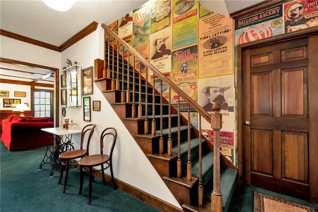 Stairway featuring carpet and crown molding