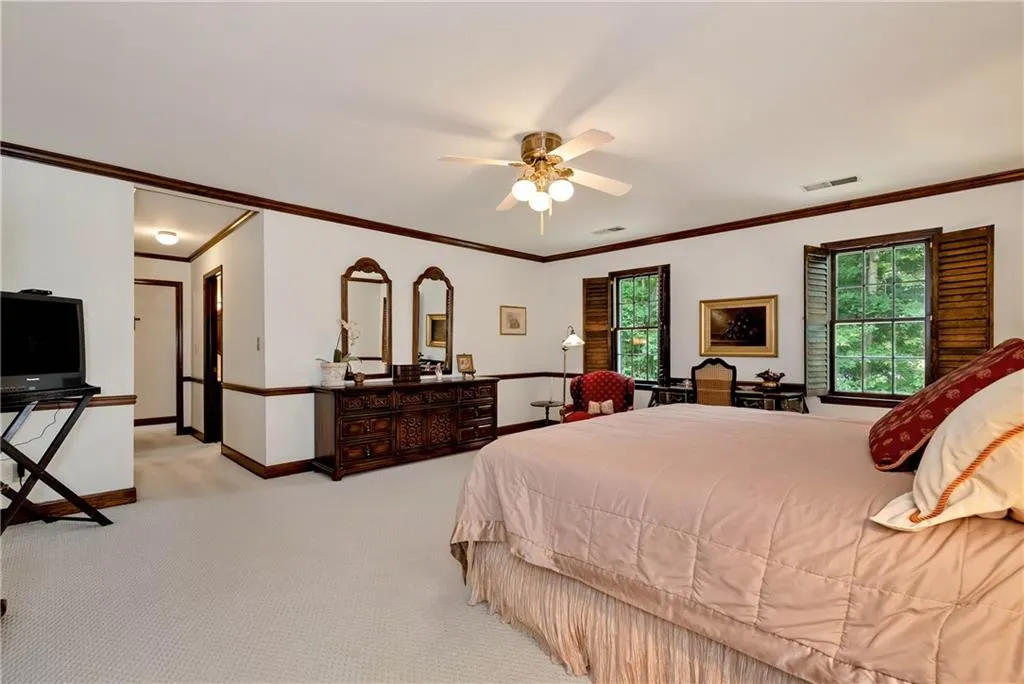 Spacious Primary Suite