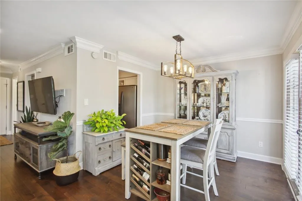 6980 Roswell Road Unit D4, Atlanta, Georgia 30328, 2 Bedrooms Bedrooms, ,1 BathroomBathrooms,Residential,Sold,6980 Roswell Road Unit D4,7070584