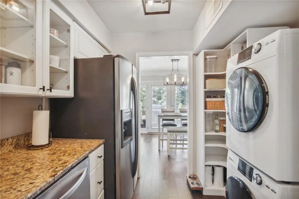 6980 Roswell Road Unit D4, Atlanta, Georgia 30328, 2 Bedrooms Bedrooms, ,1 BathroomBathrooms,Residential,Sold,6980 Roswell Road Unit D4,7070584
