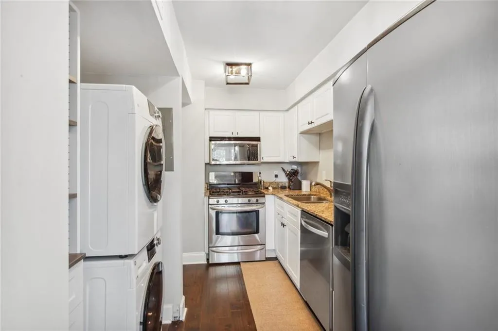 6980 Roswell Road Unit D4, Atlanta, Georgia 30328, 2 Bedrooms Bedrooms, ,1 BathroomBathrooms,Residential,Sold,6980 Roswell Road Unit D4,7070584