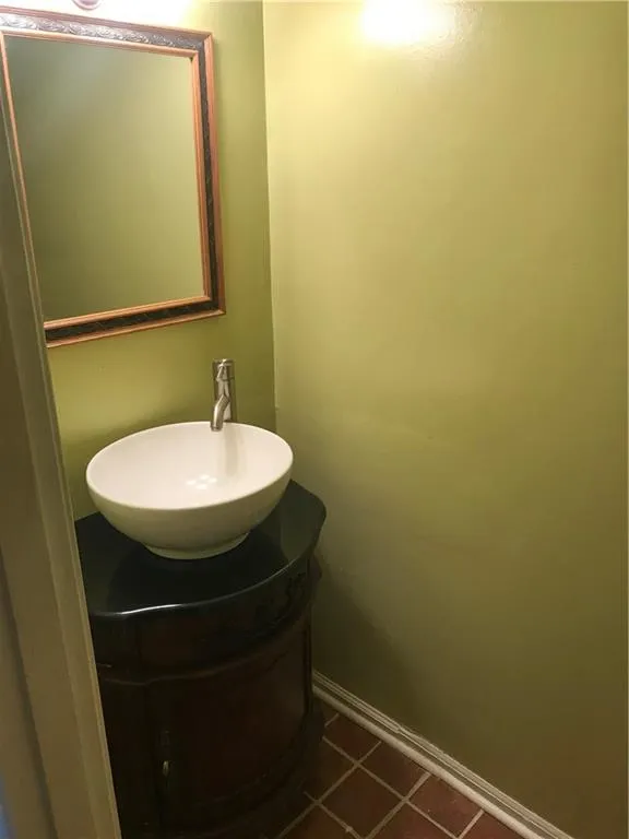 5679 Kingsport Drive, Sandy Springs, Georgia 30342, 2 Bedrooms Bedrooms, ,1 BathroomBathrooms,Residential,Sold,5679 Kingsport Drive,6610608