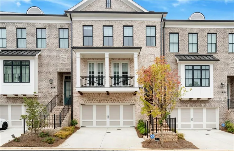Welcome home! Heart of Alpharetta location walkability to shops, restaurants and trials.