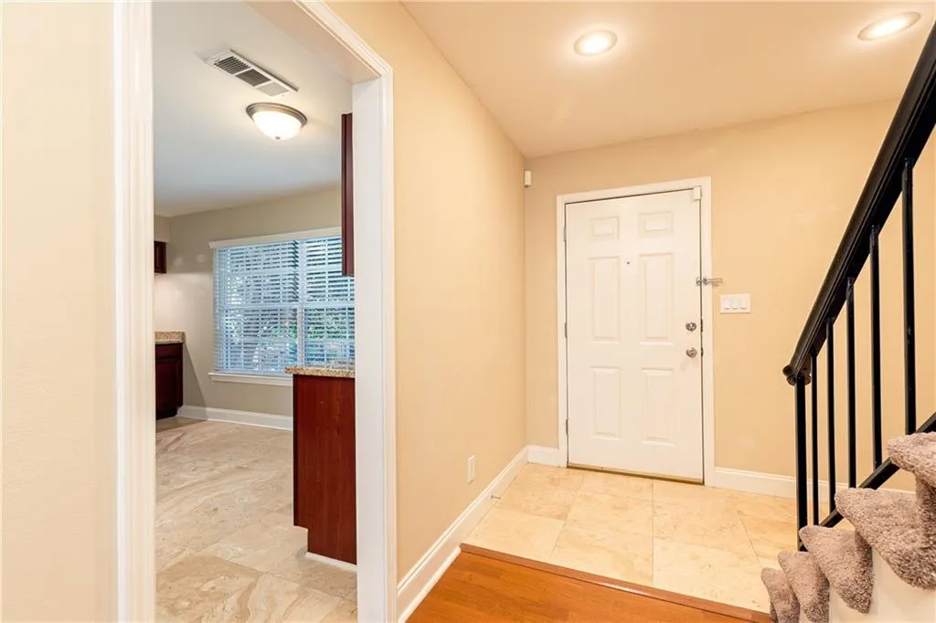 6980 Roswell Road Unit O2, Atlanta, Georgia 30328, 3 Bedrooms Bedrooms, ,2 BathroomsBathrooms,Residential,Sold,6980 Roswell Road Unit O2,7006278