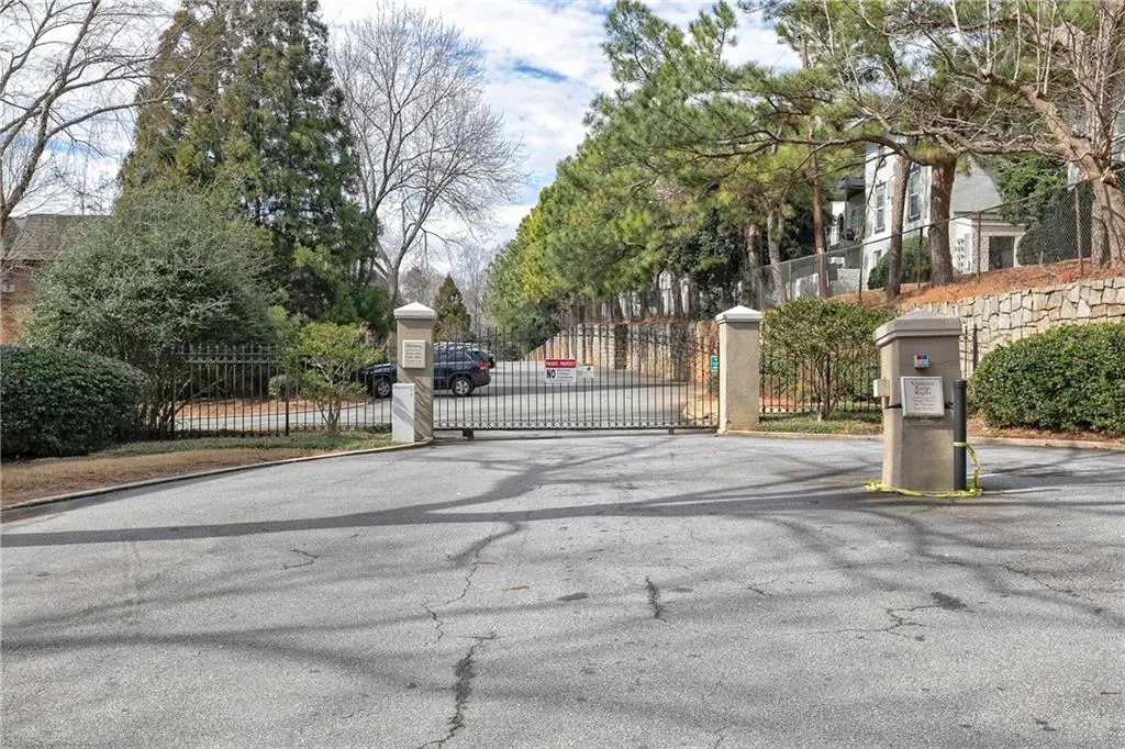 6980 Roswell Road Unit O2, Atlanta, Georgia 30328, 3 Bedrooms Bedrooms, ,2 BathroomsBathrooms,Residential,Sold,6980 Roswell Road Unit O2,7006278