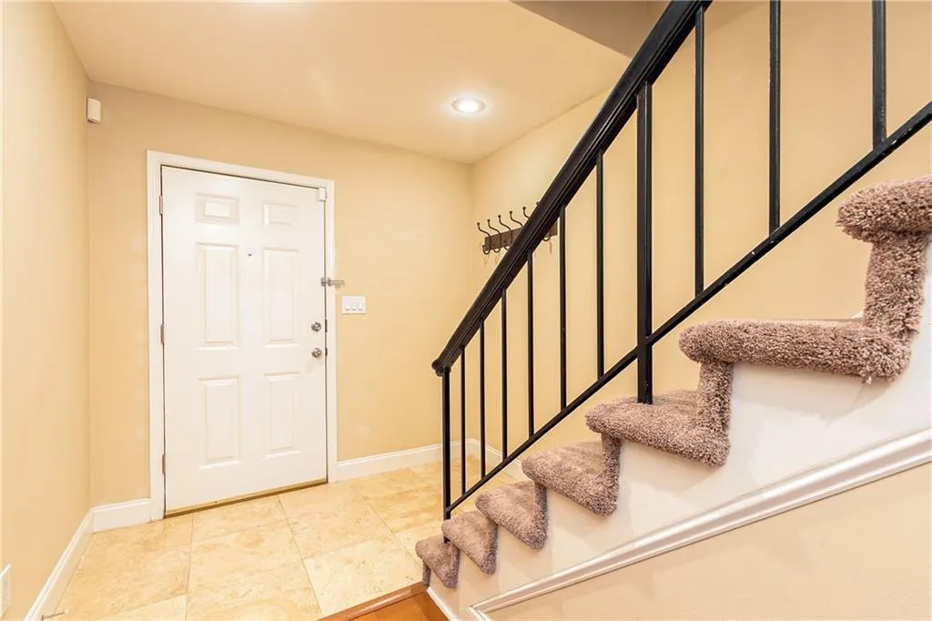 6980 Roswell Road Unit O2, Atlanta, Georgia 30328, 3 Bedrooms Bedrooms, ,2 BathroomsBathrooms,Residential,Sold,6980 Roswell Road Unit O2,7006278