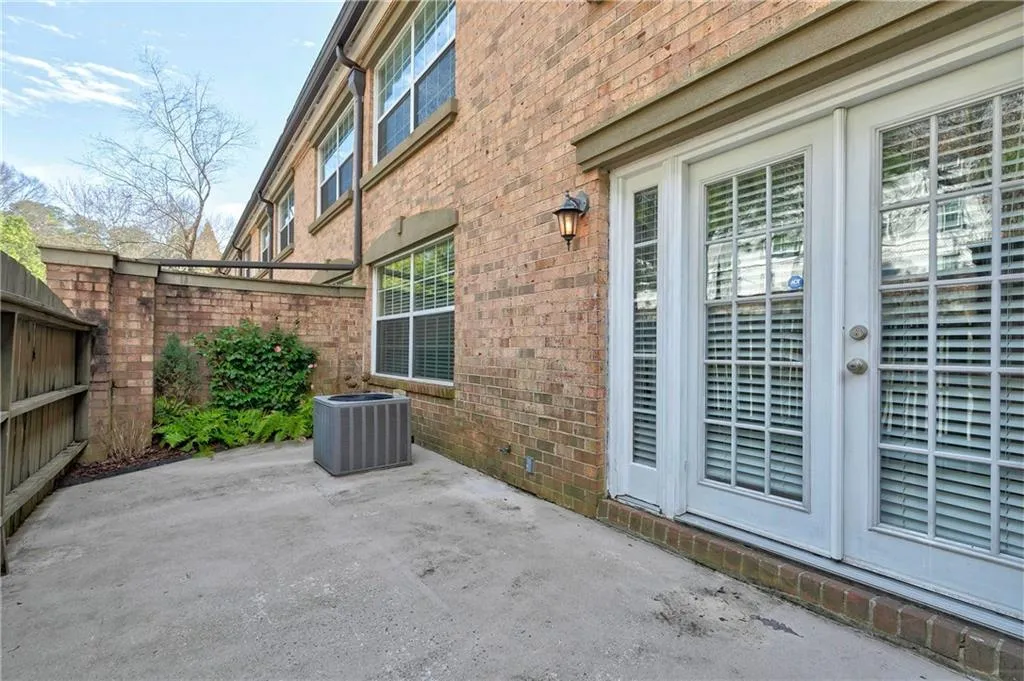 6980 Roswell Road Unit O2, Atlanta, Georgia 30328, 3 Bedrooms Bedrooms, ,2 BathroomsBathrooms,Residential,Sold,6980 Roswell Road Unit O2,7006278