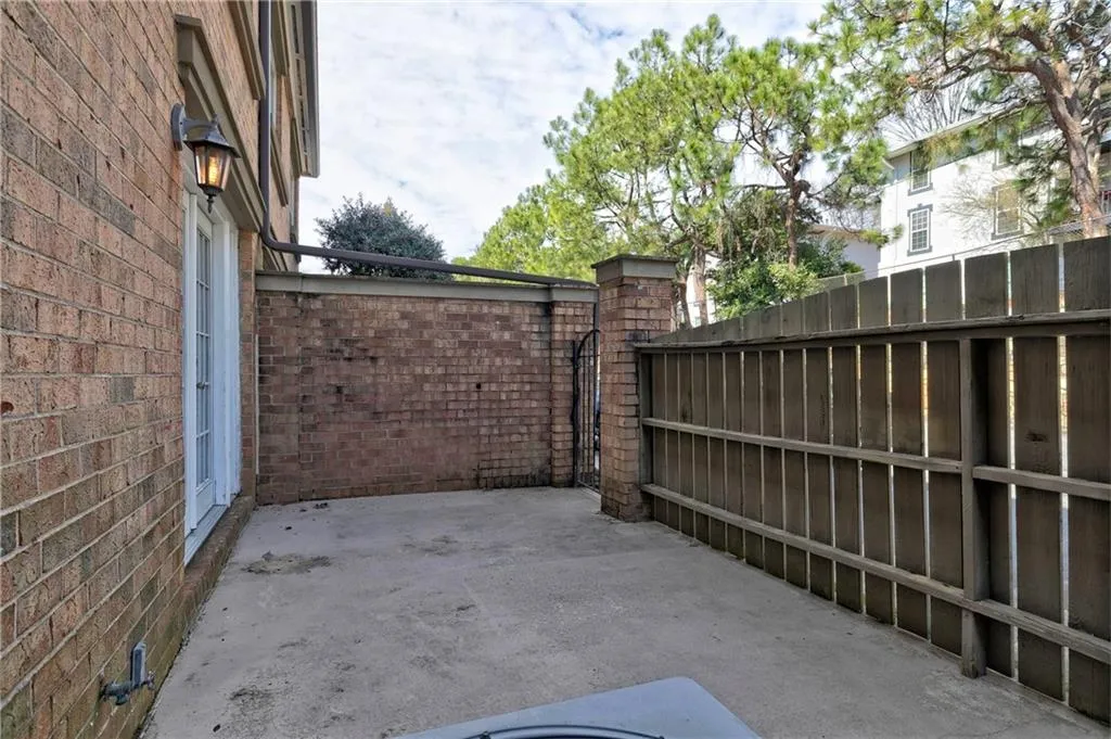 6980 Roswell Road Unit O2, Atlanta, Georgia 30328, 3 Bedrooms Bedrooms, ,2 BathroomsBathrooms,Residential,Sold,6980 Roswell Road Unit O2,7006278