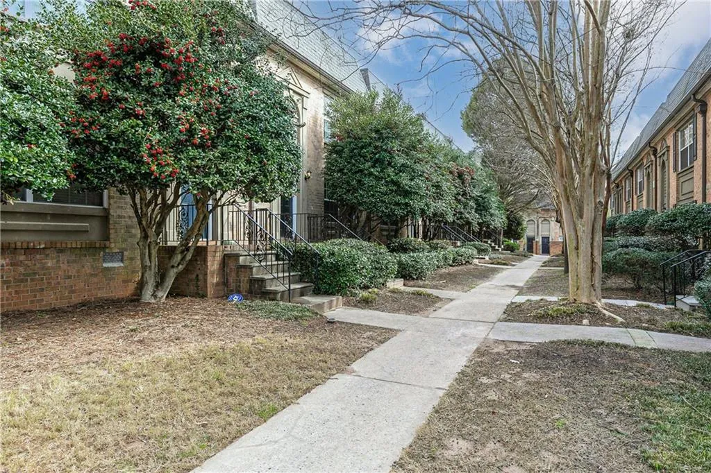 6980 Roswell Road Unit O2, Atlanta, Georgia 30328, 3 Bedrooms Bedrooms, ,2 BathroomsBathrooms,Residential,Sold,6980 Roswell Road Unit O2,7006278