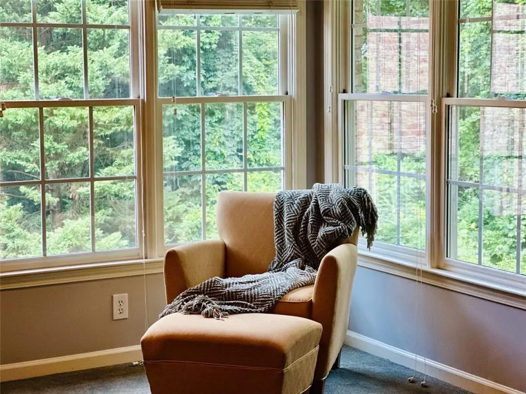 Sitting room/exercise room/nursery/office