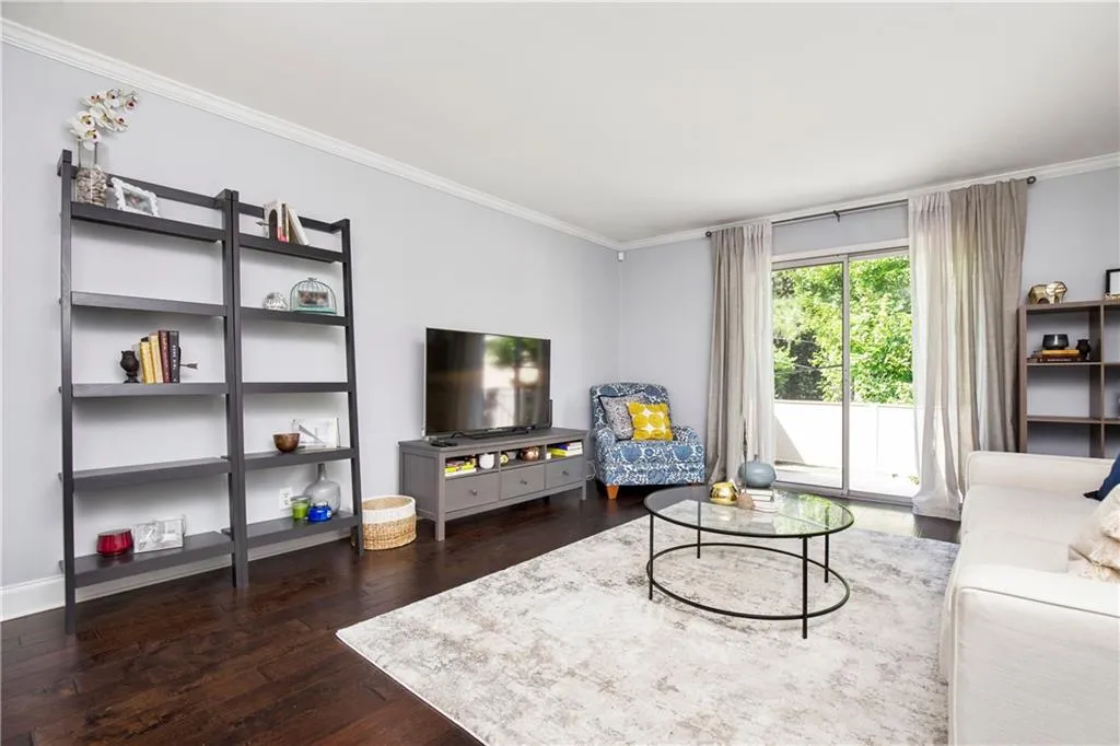 5400 Roswell Road Unit C5, Atlanta, Georgia 30342, 1 Bedroom Bedrooms, ,1 BathroomBathrooms,Residential,Sold,5400 Roswell Road Unit C5,6571368