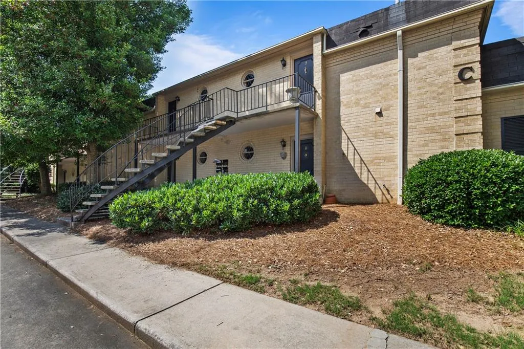 5400 Roswell Road Unit C5, Atlanta, Georgia 30342, 1 Bedroom Bedrooms, ,1 BathroomBathrooms,Residential,Sold,5400 Roswell Road Unit C5,6571368