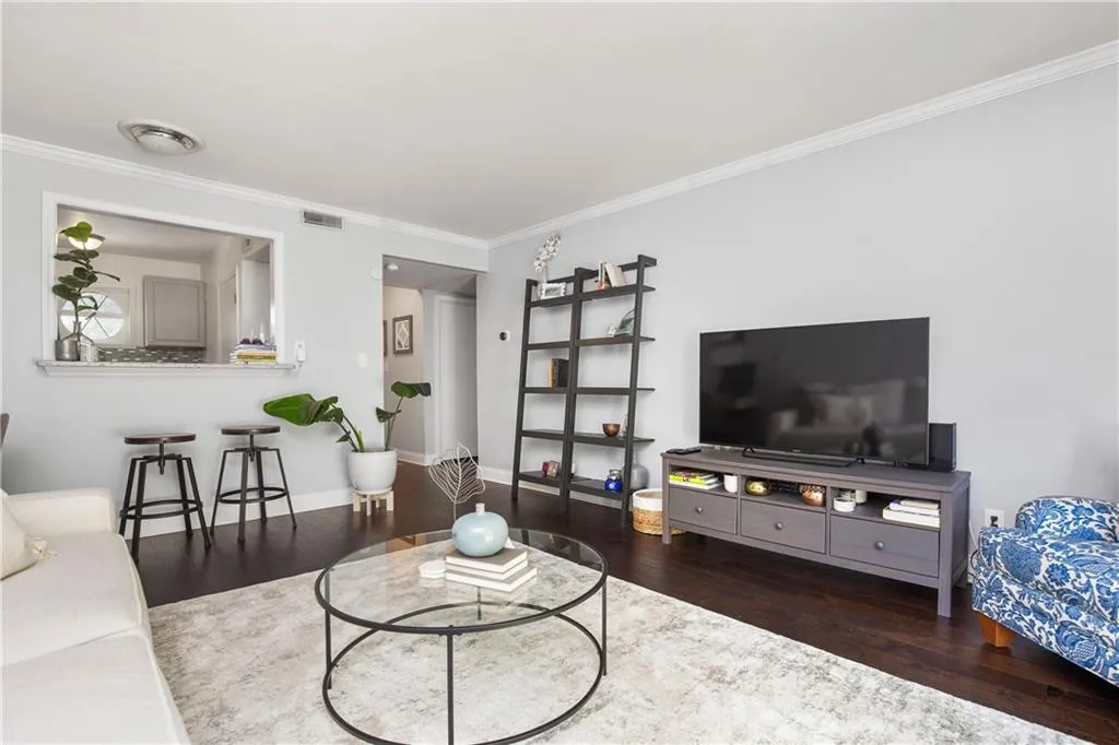 5400 Roswell Road Unit C5, Atlanta, Georgia 30342, 1 Bedroom Bedrooms, ,1 BathroomBathrooms,Residential,Sold,5400 Roswell Road Unit C5,6571368