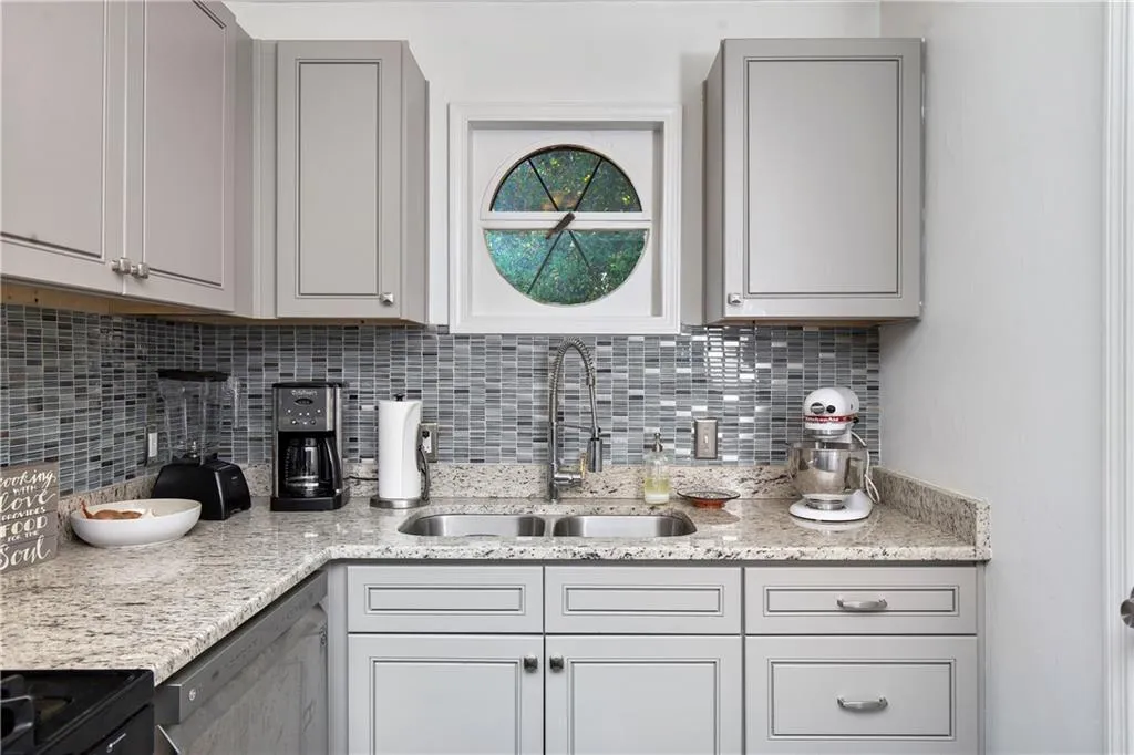 5400 Roswell Road Unit C5, Atlanta, Georgia 30342, 1 Bedroom Bedrooms, ,1 BathroomBathrooms,Residential,Sold,5400 Roswell Road Unit C5,6571368