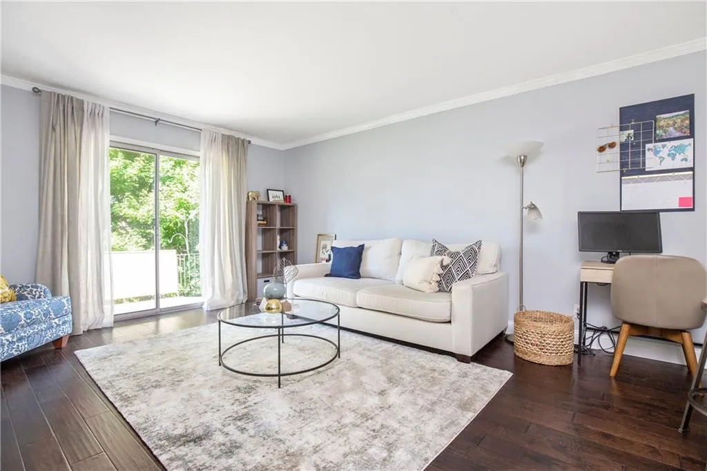 5400 Roswell Road Unit C5, Atlanta, Georgia 30342, 1 Bedroom Bedrooms, ,1 BathroomBathrooms,Residential,Sold,5400 Roswell Road Unit C5,6571368