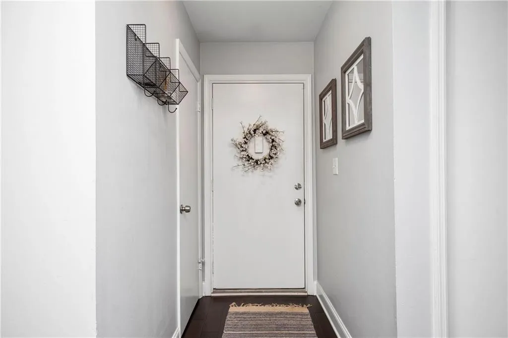 5400 Roswell Road Unit C5, Atlanta, Georgia 30342, 1 Bedroom Bedrooms, ,1 BathroomBathrooms,Residential,Sold,5400 Roswell Road Unit C5,6571368