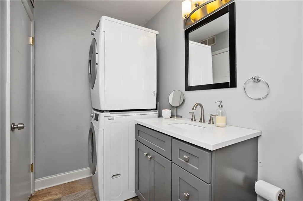 5400 Roswell Road Unit C5, Atlanta, Georgia 30342, 1 Bedroom Bedrooms, ,1 BathroomBathrooms,Residential,Sold,5400 Roswell Road Unit C5,6571368