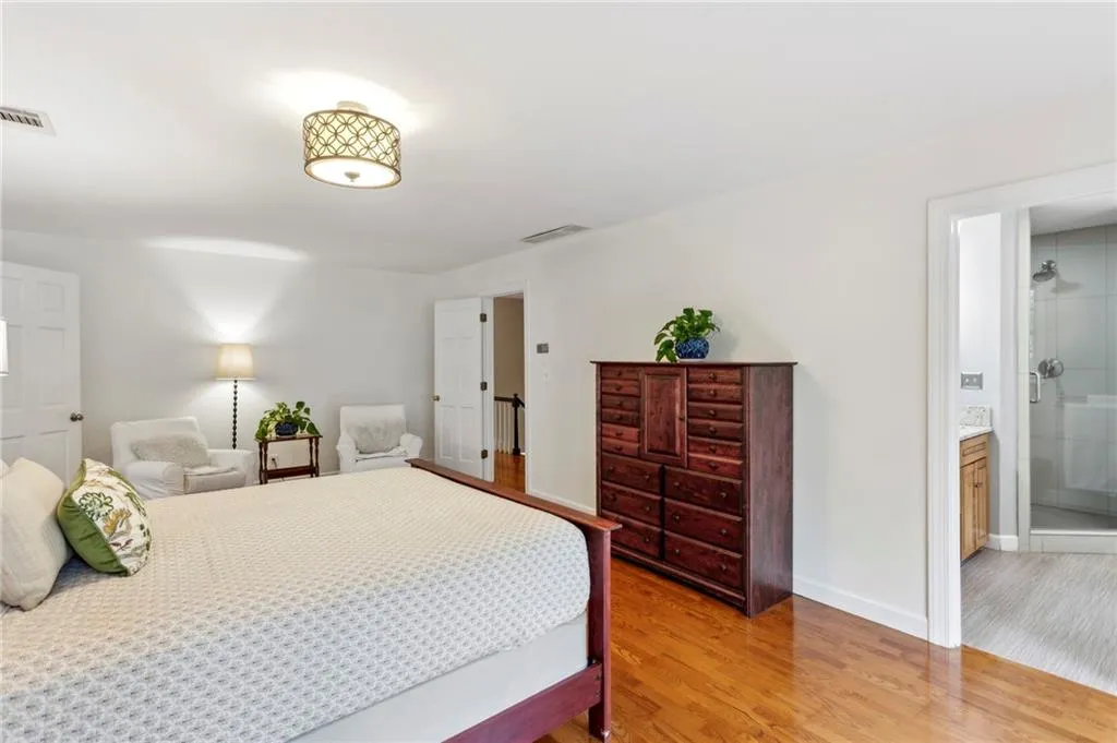 230 Seamarsh Court, Atlanta, Georgia 30328, 4 Bedrooms Bedrooms, ,3 BathroomsBathrooms,Residential,Sold,230 Seamarsh Court,7566809