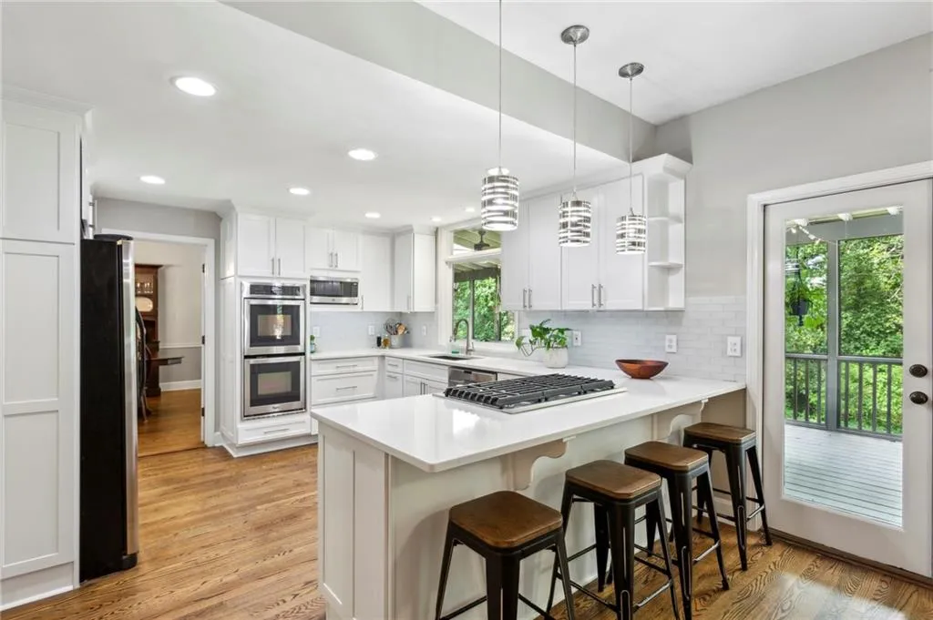 230 Seamarsh Court, Atlanta, Georgia 30328, 4 Bedrooms Bedrooms, ,3 BathroomsBathrooms,Residential,Sold,230 Seamarsh Court,7566809