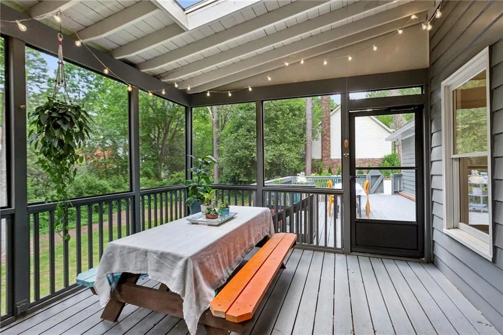 230 Seamarsh Court, Atlanta, Georgia 30328, 4 Bedrooms Bedrooms, ,3 BathroomsBathrooms,Residential,Sold,230 Seamarsh Court,7566809